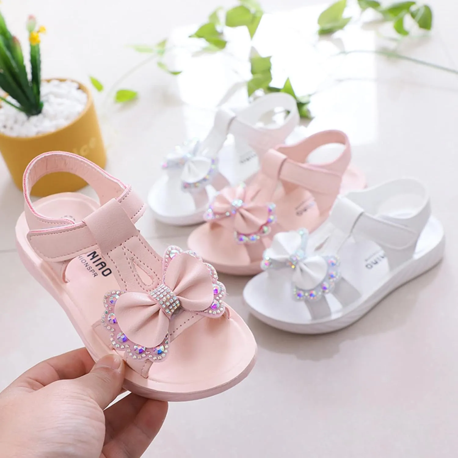 Girls Foam Sequins Bow Sandals With Strap Summer Wide Dress Shoes Little Girls Kids Flat Outdoor Beach Pool Loafers