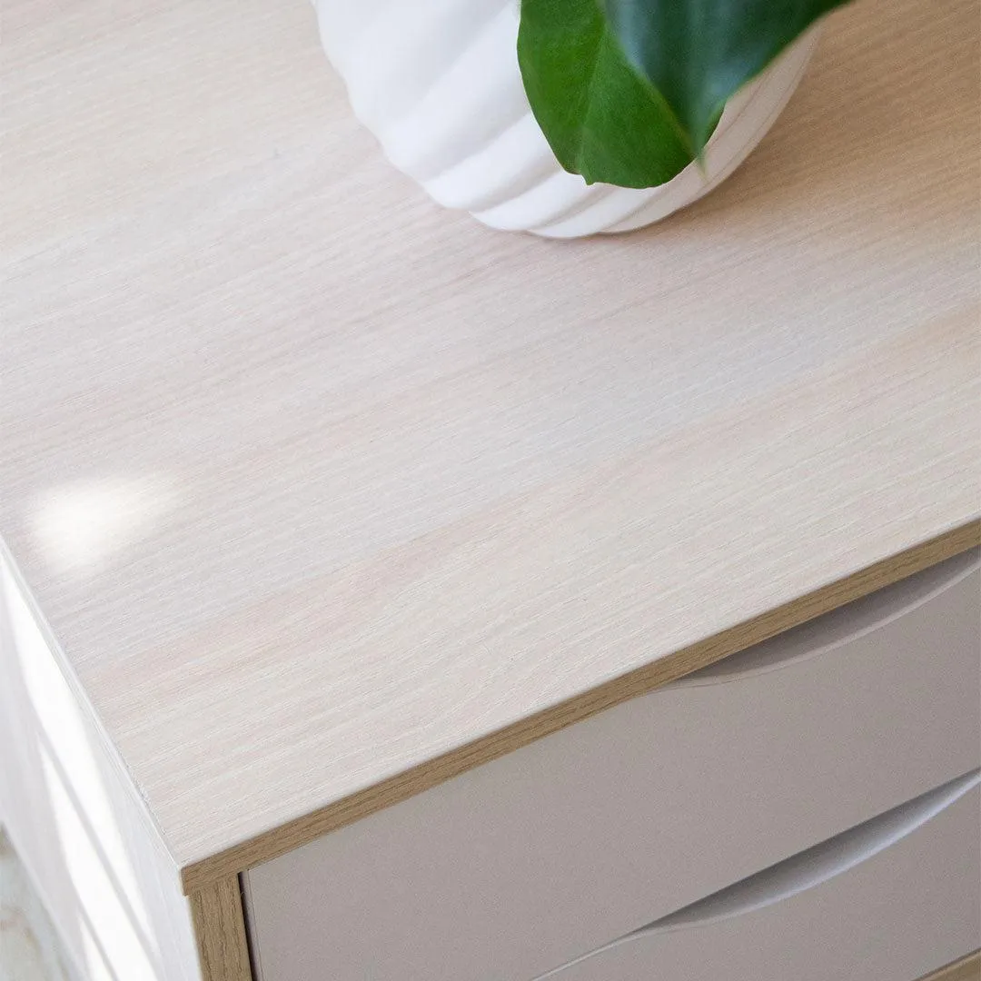 Stella Dresser